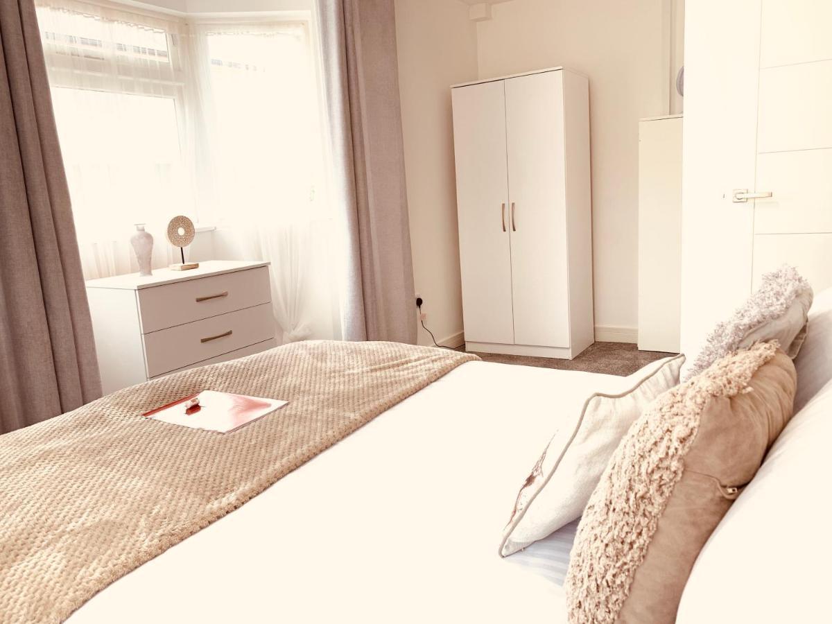 Elthorne Luxury Apartments - أوكسبريدج المظهر الخارجي الصورة